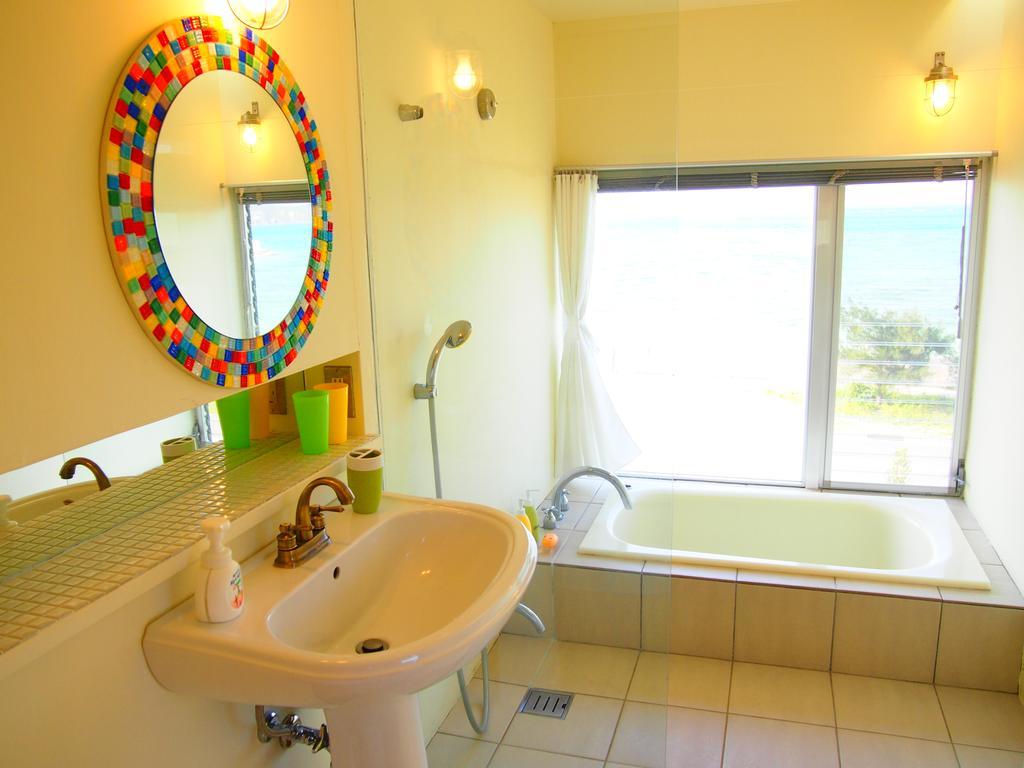 Keiki Beachhouse & Cafe Hotell Nakijin Eksteriør bilde