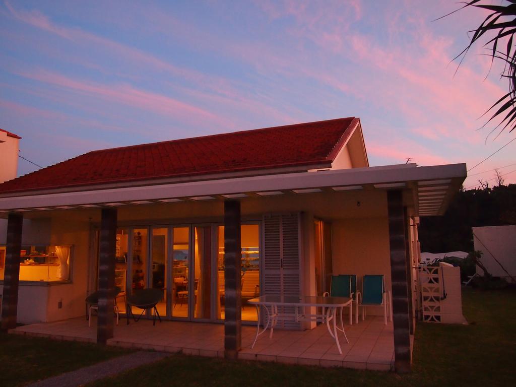 Keiki Beachhouse & Cafe Hotell Nakijin Eksteriør bilde